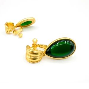 Gold-plated green drop-shaped clip on earrings